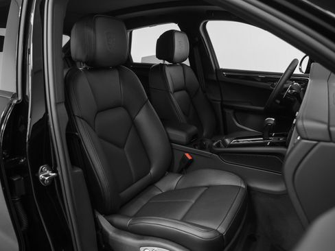 Certified 2026 Porsche Macan AWD/4WD image 25