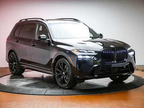 Certified 2025 BMW X7 xDrive40i w/ M Sport Package AWD/4WD image 6