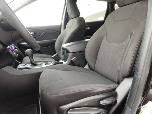 Used 2020 Jeep Cherokee Latitude FWD image 15