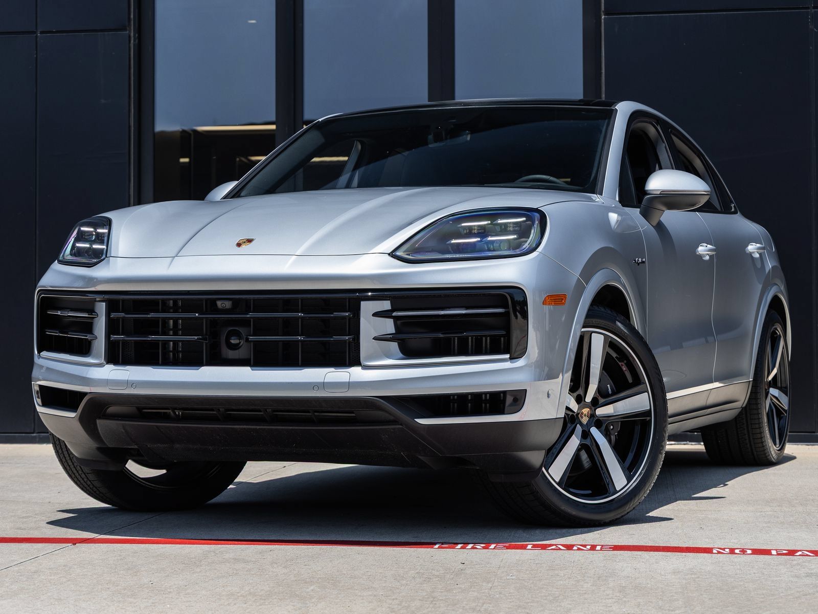 Certified 2025 Porsche Cayenne E-Hybrid Coupe AWD/4WD image 1
