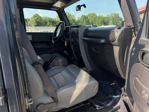 Used 2007 Jeep Wrangler Unlimited Sahara w/ Dual Top Group AWD/4WD image 20