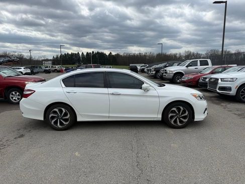Used 2017 Honda Accord EX-L image 5