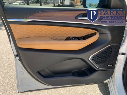 Used 2023 Jeep Grand Cherokee L Summit w/ Advanced Protech Group IV AWD/4WD image 21