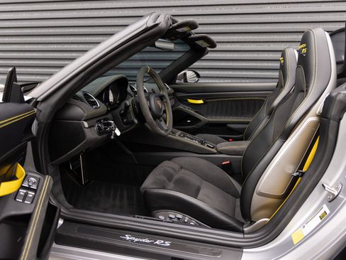 Certified 2025 Porsche 718 Boxster Spyder RS w/ Weissach Package image 24