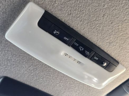 Used 2022 Nissan Kicks SV image 32