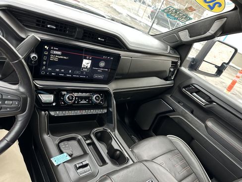 Used 2024 GMC Sierra 2500 AT4X image 12