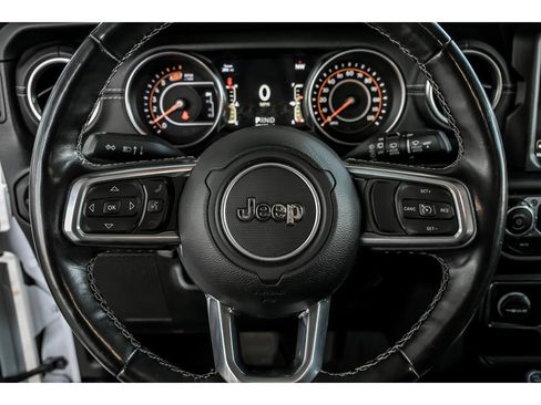 Used 2020 Jeep Wrangler Unlimited Sahara image 17