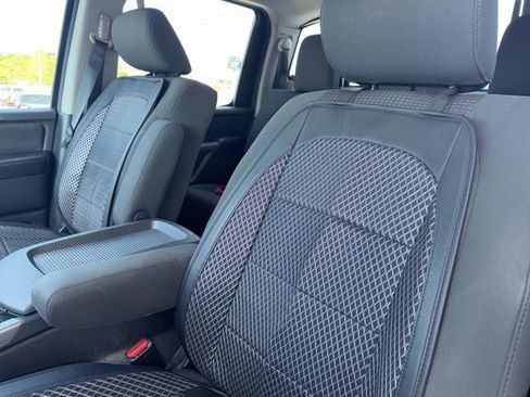 Used 2015 Nissan Titan SV w/ SV Value Truck Package image 10