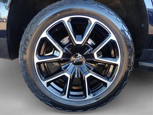 Used 2022 Chevrolet Tahoe RST w/ Luxury Package AWD/4WD image 7
