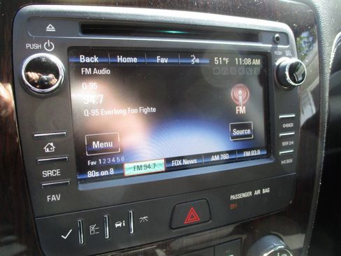 Used 2017 Chevrolet Traverse LT w/ Style and Technology Package FWD image 22