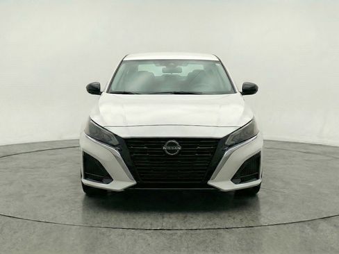 Used 2025 Nissan Altima 2.5 SV FWD image 1