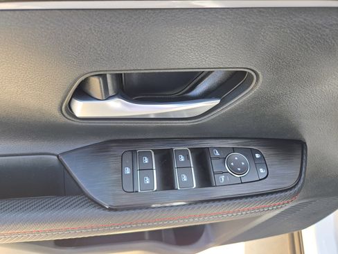 Certified 2025 Nissan Kicks SR FWD image 12