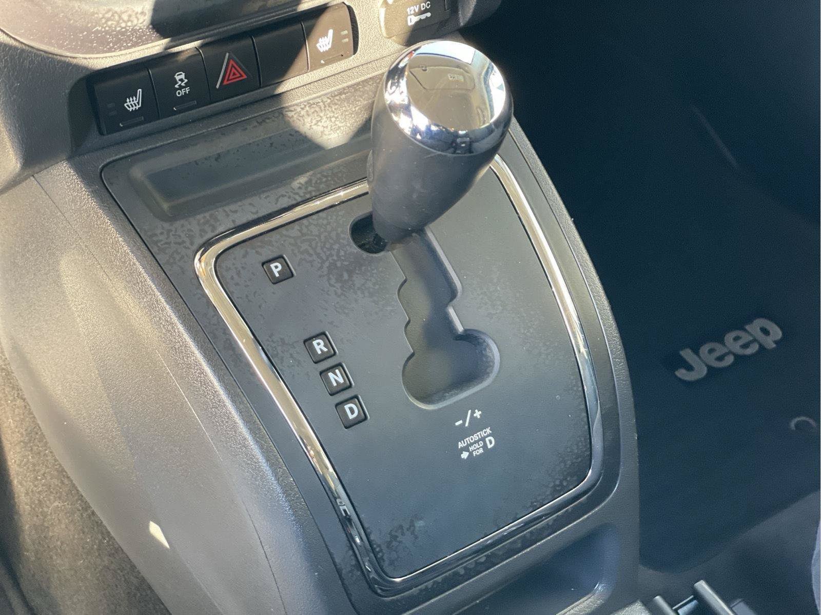 Used 2015 Jeep Patriot Latitude AWD/4WD image 32