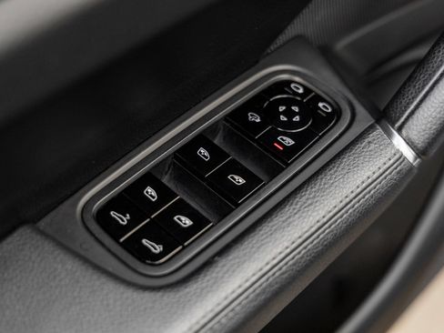 Certified 2021 Porsche Cayenne AWD/4WD image 22