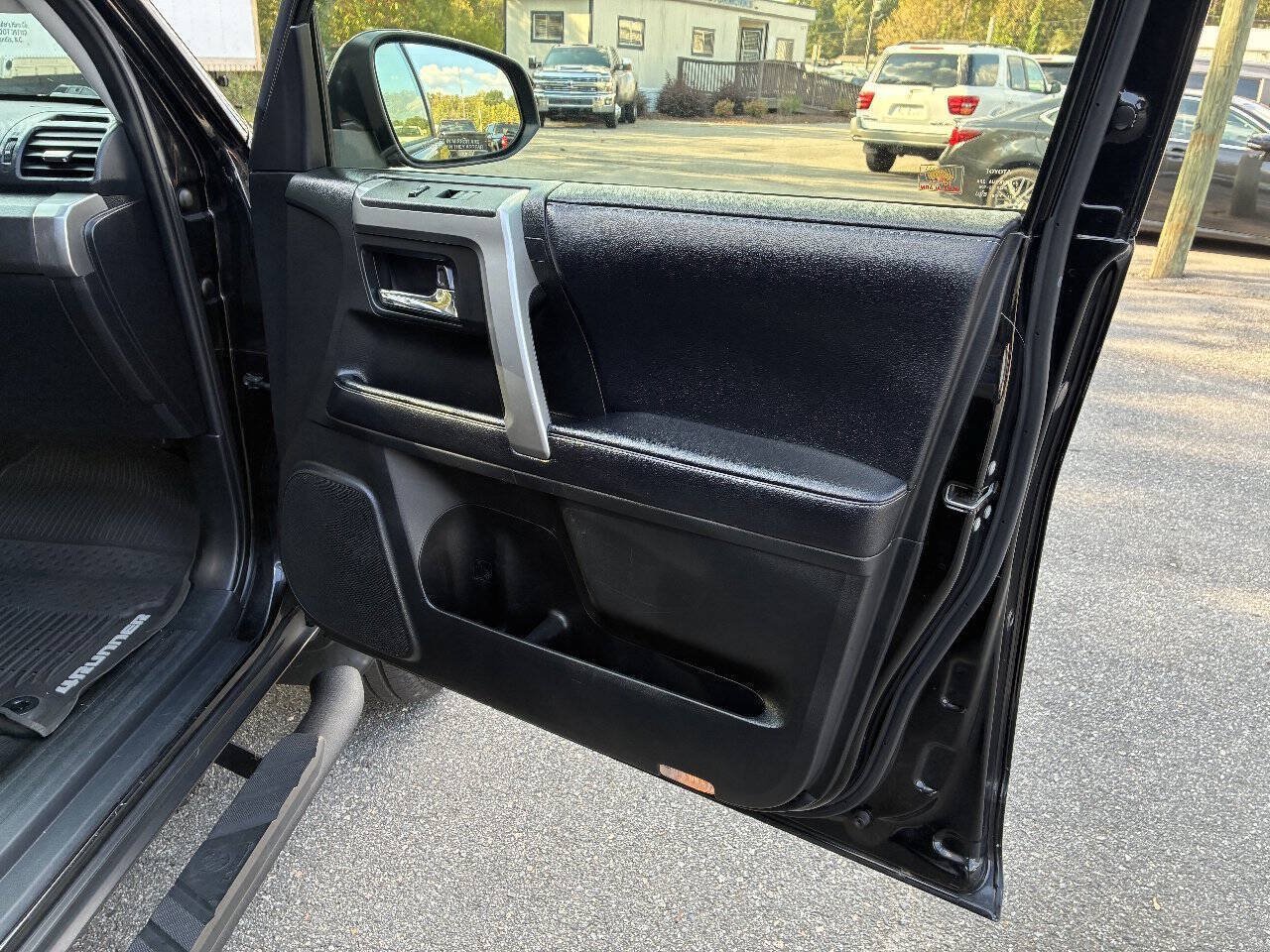 Used 2019 Toyota 4Runner SR5 AWD/4WD image 14