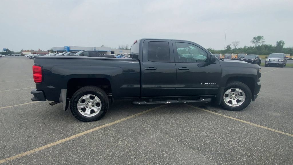 Used 2018 Chevrolet Silverado 1500 LT w/ All Star Edition AWD/4WD image 9