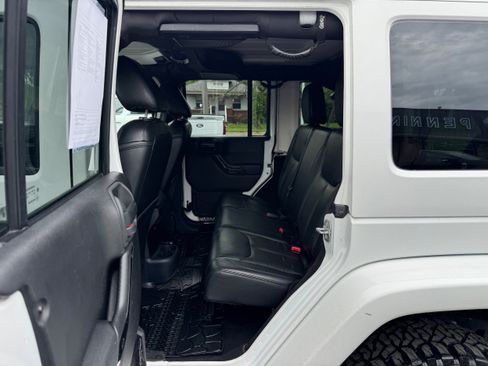 Used 2015 Jeep Wrangler Unlimited Sahara w/ Dual Top Group AWD/4WD image 12