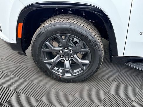 New 2026 Jeep Grand Wagoneer Limited AWD/4WD image 35