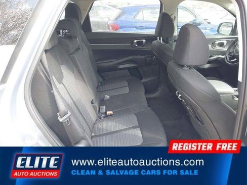 Used 2025 Kia Sorento LX FWD image 16