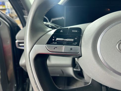 Used 2025 Hyundai Elantra SEL image 16