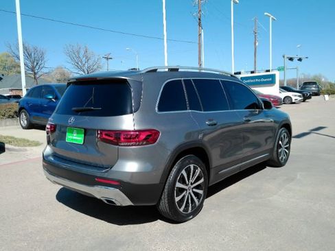 Used 2020 Mercedes-Benz GLB 250 w/ Premium Package image 9