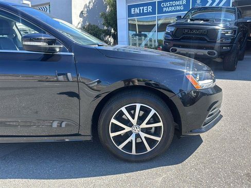 Used 2017 Volkswagen Jetta SE FWD image 8