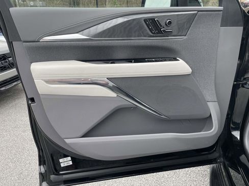 New 2025 Cadillac Escalade IQ Luxury 1 w/ Smart Trailering package image 17