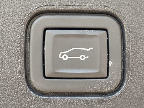 Used 2024 Cadillac Lyriq Sport RWD image 6