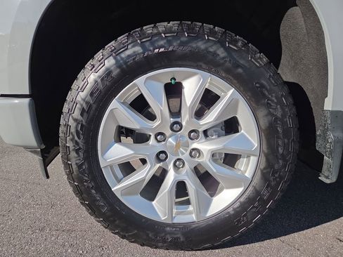 Used 2024 Chevrolet Silverado 1500 Custom image 24