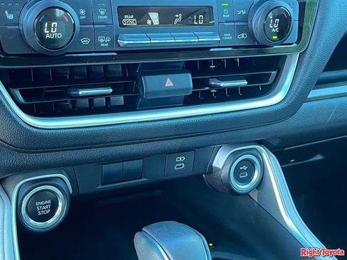 Certified 2025 Toyota Grand Highlander FWD image 30