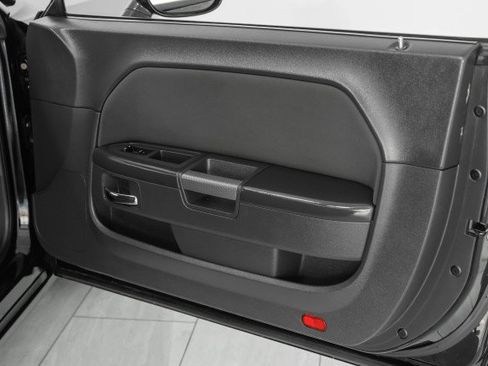 Used 2014 Dodge Challenger R/T image 32