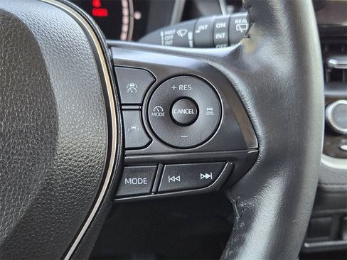 Used 2024 Toyota Corolla Cross XLE image 29