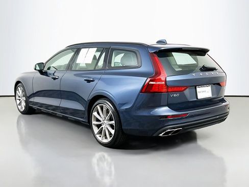 Used 2021 Volvo V60 T5 Momentum w/ Climate Package image 5