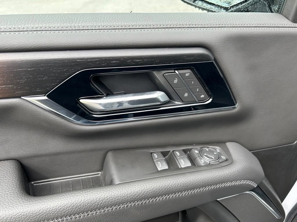 New 2026 GMC Yukon XL Denali w/ Denali Reserve Package AWD/4WD image 17