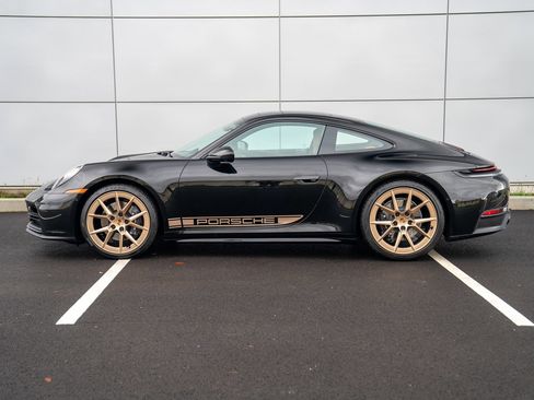 Used 2025 Porsche 911 Carrera image 2