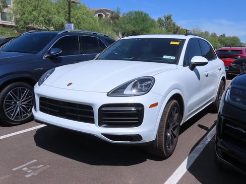Used 2022 Porsche Cayenne AWD/4WD image 3