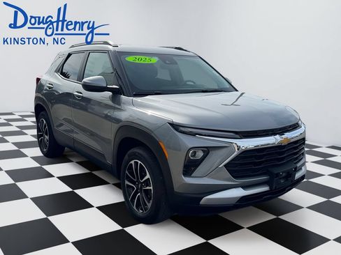 Used 2025 Chevrolet TrailBlazer LT AWD/4WD image 7