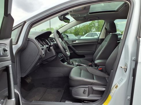 Used 2021 Volkswagen Golf 4-Door FWD image 19