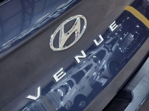 Used 2021 Hyundai Venue FWD image 25