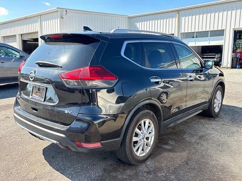 Used 2017 Nissan Rogue SV w/ Sun & Sound Touring Package FWD image 8
