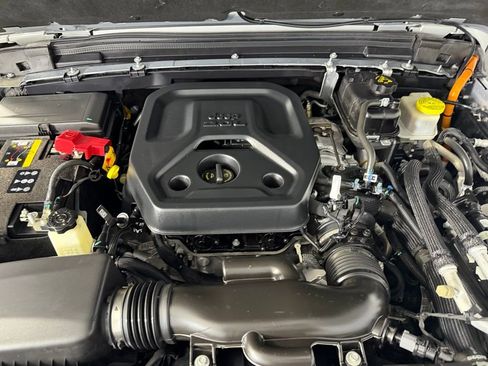 Used 2023 Jeep Wrangler Unlimited Sahara image 37