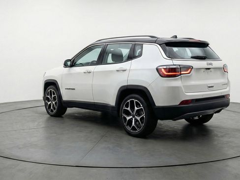 Used 2025 Jeep Compass Limited image 6
