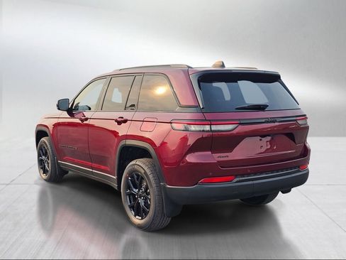 New 2025 Jeep Grand Cherokee Altitude image 4