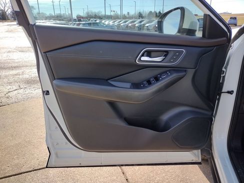 Used 2023 Nissan Rogue Platinum w/ Platinum Premium Package image 21