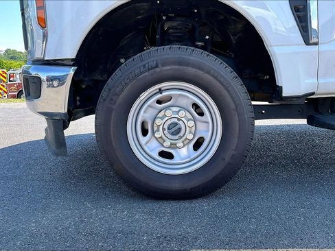 Used 2024 Ford F250 XL w/ FX4 Off-Road Package AWD/4WD image 2