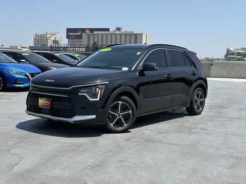 Certified 2023 Kia Niro EX FWD image 2