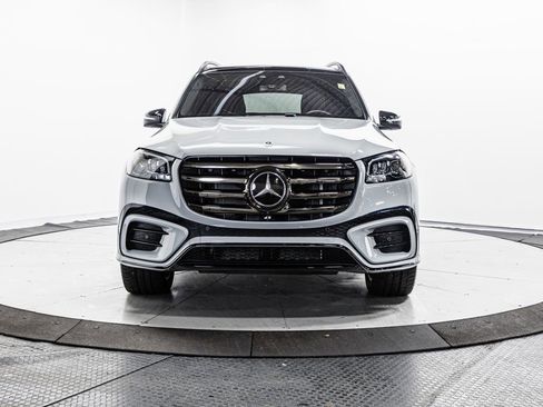 Used 2025 Mercedes-Benz GLS 580 4MATIC image 2