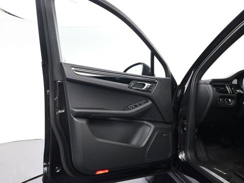 Certified 2025 Porsche Macan S image 16
