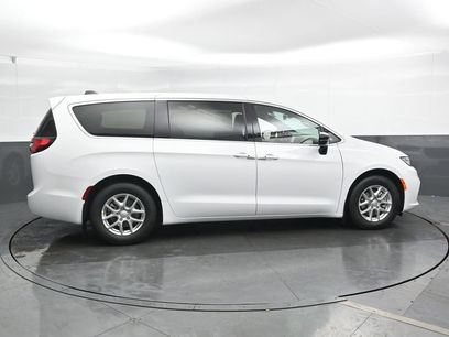New 2026 Chrysler Pacifica Select
