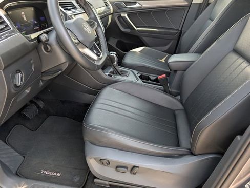 Used 2022 Volkswagen Tiguan SE image 18